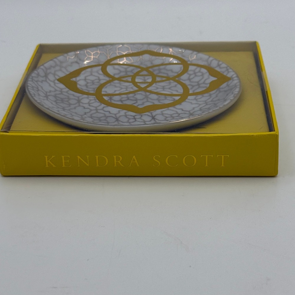 Kendra Scott Signature Medallion Jewelry Dish White Gold Geometric Trinket Tray